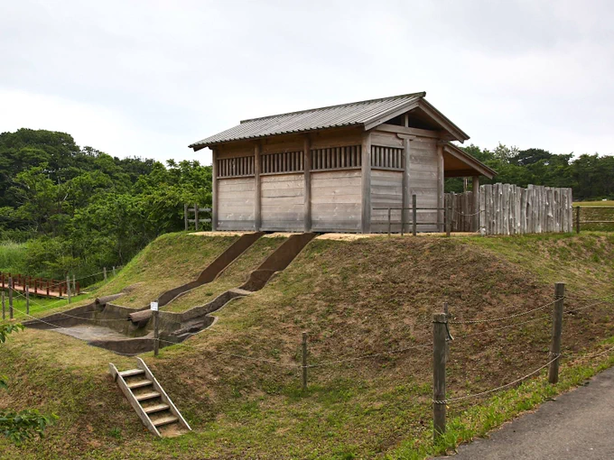 秋田城跡にある古代の水洗トイレの遺構（復元）