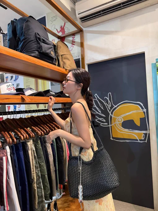 Shopping, yay! Checking out those caps to cover up my face when I feel like I don't want the sun lights hits me. 😥