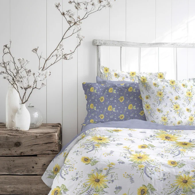 Inspired by her garden and the textures, patterns and colours found in nature, Regina-based artist Michelle Austin brings the outdoors inside your home with her exclusive designs for wallpaper and fabric. Read how this talented artist's handpainted works of art for wallpaper, fabric and home textiles are beautifying homes throughout North America and where it is available.