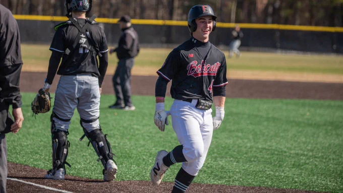 Baseball continues breakthrough season with doubleheader sweep of Bowdoin
