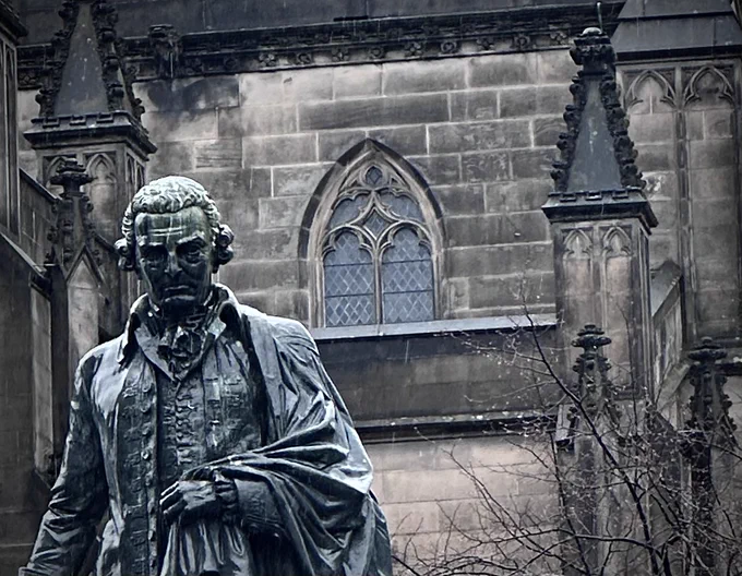 Statue of grim-faced Adam Smith.