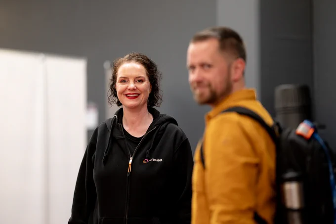 Marit van Dijk and Brian Vermeer in the hallway track.