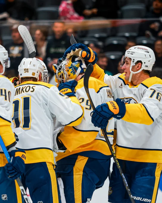 Image of the Preds congratulating Annunen on his shutout tonight 