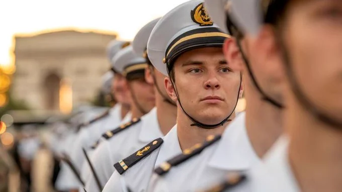 Élèves de l’École navale, lors du défilé du 14 juillet 2024 - Crédits Ministère des Armées et des Anciens combattants.