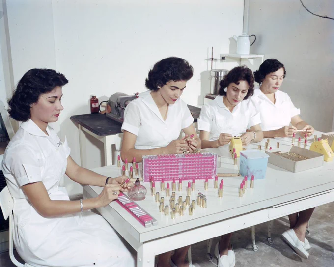  (L-R: Blanca Mendoza, Laly Rodriguez, Minerva Gonzalez and Alejandrina Colon in Hialeah). Department of Commerce collection. State Archives of Florida, Image DC008118.
