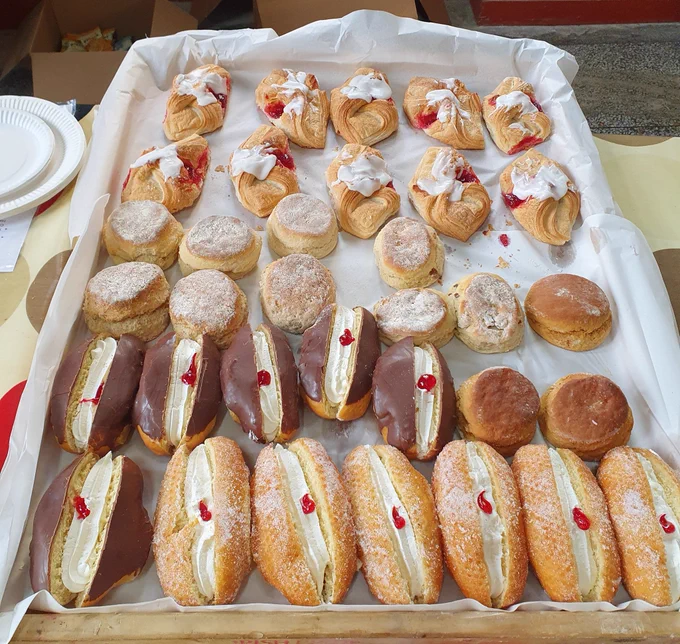Let the bun & the Irish dancing  begin! 

Our Doherty's Bakery delivery has arrived at Derry Feis (@derryfeis) in St Columb's Hall (@StColumbsHall) & there are delicious, fresh, home-made sandwiches in the fridge!

#TuckGoBogÉAbú ☕️🍰