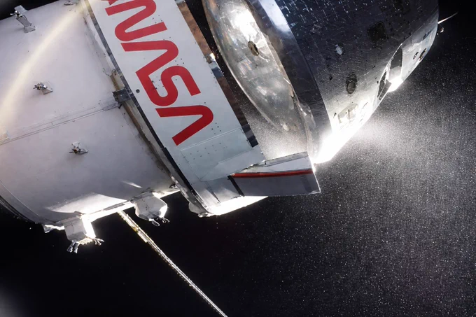 **BREAKING: Orion is making its final split before Earth reentry.**
This is the planned separation of the **crew module from the service module** as Artemis II heads for splashdown. NASA’s return timeline shows the final return burn was completed earlier today, with splashdown targeted for **8:07 p.m. EDT** off San Diego.

**Spacetracker.space is tracking live** with refined views of Orion as the capsule prepares to face the heat of reentry, plasma blackout, parachute deployment, and the final descent home after its **694,481-mile** journey around the Moon and back.

#ArtemisII #Orion #NASA #Reentry #Splashdown #MoonMission #SpaceNews #SpacetrackerSpace
