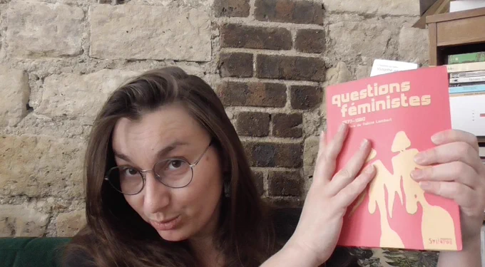 Miniature de la vidéo de demain, mon petit air espiègle et le gros volume rose de Questions féministes