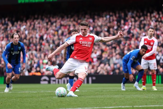 ประตู! อาร์เซนอล 1-1 บอร์นมัธ (เกียวเคเรส ยิงจุดโทษ นาทีที่ 35)
วิคเตอร์ เกียวเคเรส ยิงจุดโทษตีเสมอ! ยิงตู้ม!
#sakdakul #บังอู๋ครีเอท #liveblog #อาร์เซน่อล 