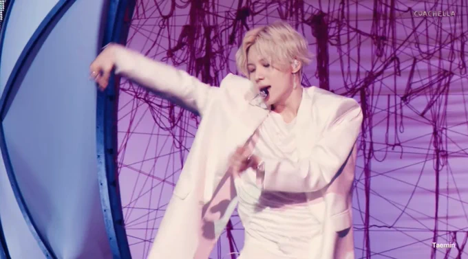 A DANCING MACHINE FOR A REASON 🕺🏻 

LOOK: Taemin — solo artist and SHINee’s main dancer and vocalist — kicked off his extravagant Coachella set with "Sexy in the Air" then showed off his smooth dance moves with "WANT."

The K-pop veteran is performing on the Mojave Stage on Day 2 of the festival. | 📷: Coachella, Mojave/YouTube via @HMallorcaINQ 

