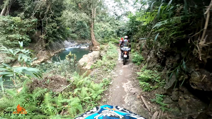 The closer the trail hugged the stream, the more alive everything felt. Let's go! 😎
vietnam, motorbike, motorcycle, motocross, scooter, touring, tours, journey, voyage, adventures, rides, trips, holidays, vacation, travel, holiday, trip, ride, adventure, hire, rental, offroad, fun rides, motorbiking, motorcycling, dirtbike, dual enduro, honda, XR150L, CRF250L, CRF300L, XR250, guided, self guided, offroad vietnam, vietnam offroad, less ridden, quiet corners, vietnam motorbike tours, motorbike tours vietnam, vietnam by motorbike, vietnam motorcycle tours, motorcycle tours vietnam, vietnam by motorcycle, vietnam dirtbike tours, dirtbike tours vietnam, vietnam by dirtbike, roof tracks, reliable bike, village track, untouched places, backroad, rough ride, amazing dirt track, off the beaten track, off the tourist trails, away from tourist path, not for the faint of heart, spirit of riding, distant lands, the rhythm of the wheels, turn routine into adventure, an act of perspective