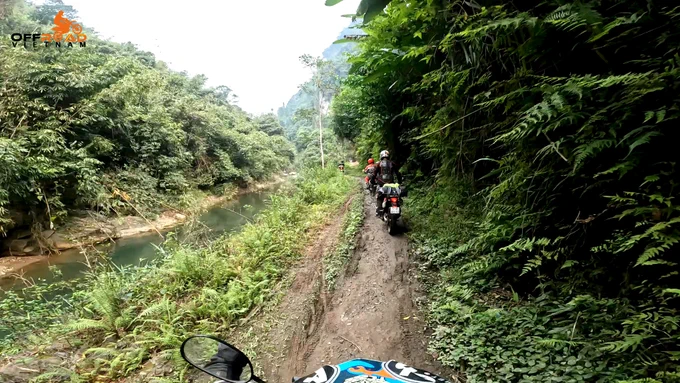 The closer the trail hugged the stream, the more alive everything felt. Let's go! 😎
vietnam, motorbike, motorcycle, motocross, scooter, touring, tours, journey, voyage, adventures, rides, trips, holidays, vacation, travel, holiday, trip, ride, adventure, hire, rental, offroad, fun rides, motorbiking, motorcycling, dirtbike, dual enduro, honda, XR150L, CRF250L, CRF300L, XR250, guided, self guided, offroad vietnam, vietnam offroad, less ridden, quiet corners, vietnam motorbike tours, motorbike tours vietnam, vietnam by motorbike, vietnam motorcycle tours, motorcycle tours vietnam, vietnam by motorcycle, vietnam dirtbike tours, dirtbike tours vietnam, vietnam by dirtbike, roof tracks, reliable bike, village track, untouched places, backroad, rough ride, amazing dirt track, off the beaten track, off the tourist trails, away from tourist path, not for the faint of heart, spirit of riding, distant lands, the rhythm of the wheels, turn routine into adventure, an act of perspective
