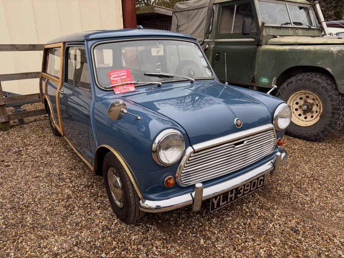 Here’s an #AustinMini Countryman with gold effect trim, very posh. Too fancy for #MiniMonday? Probably - http://miniphernalia.co.uk