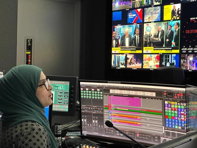 Fahima in the gallery directing