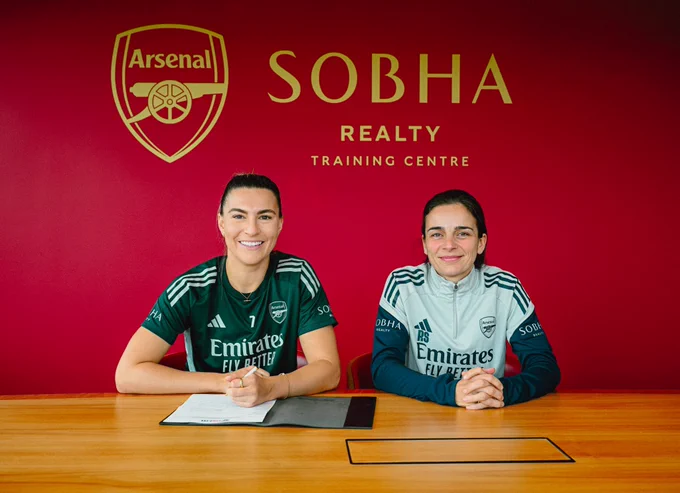 Steph Catley has re-signed with The Arsenal ✍️