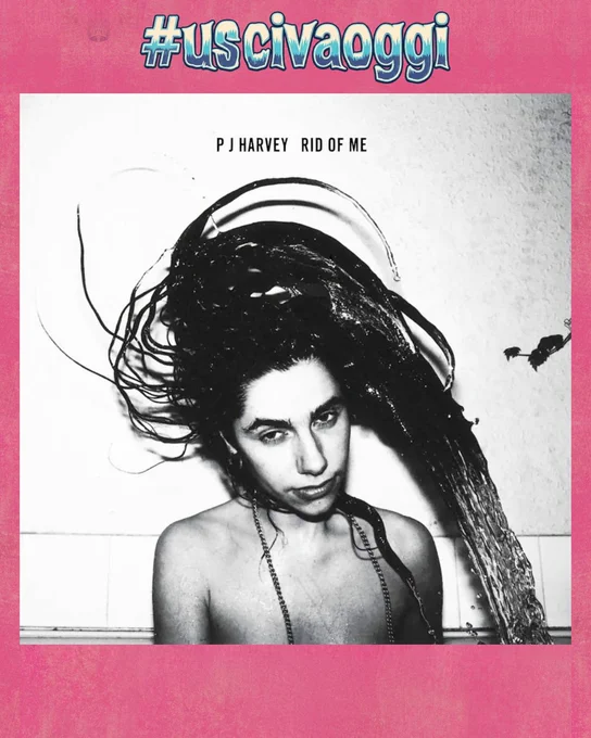 Copertina dell'album Rid of Me di PJ Harvey, con una fotografia in bianco e nero a PJ Harvey a mezzo busto, svestita, mentre scuote i capelli bagnati in aria. Sopra titolo e nome.