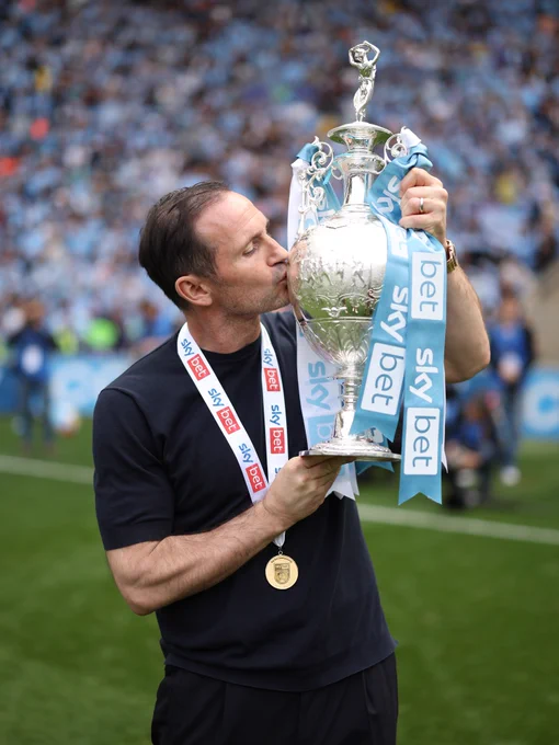 Frank Lampard with the Sky Bet Championship trophy.