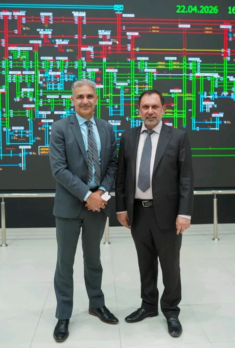 Left to right: Canadian High Commissioner Tarik Ali Khan & Managing Director, National Grid Company of Pakistan Limited, Engr. Altaf Hussain. A live grid display can be seen in the background. 