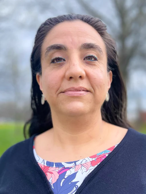 Outdoor headshot of woman.
