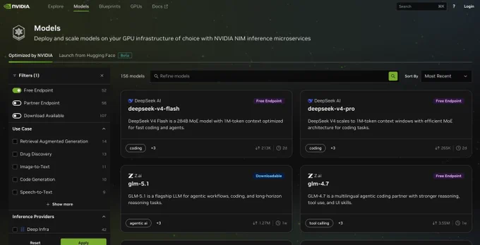 Captura de la web de NVIDIA Build en la sección “Models”, mostrando un listado de modelos de IA optimizados por NVIDIA con el filtro “Free Endpoint” activado. Se ven 156 modelos disponibles, tarjetas como deepseek-v4-flash, deepseek-v4-pro, glm-5.1 y glm-4.7, además de buscador, filtros por casos de uso y ordenación por “Most Recent”. NVIDIA sacando buffet libre de modelos como quien no quiere la cosa.