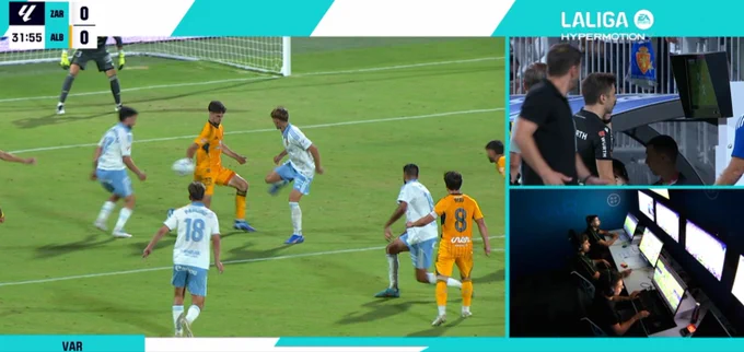 Penalti por mano frente al Albacete Balompié que el colegiado señaló en primera instancia y que, tras revisar el VAR, acabó cancelando.
