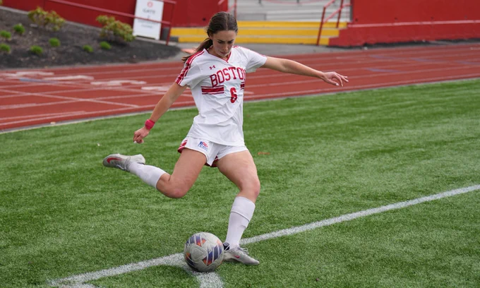 Samantha Aronson inserting a corner kick