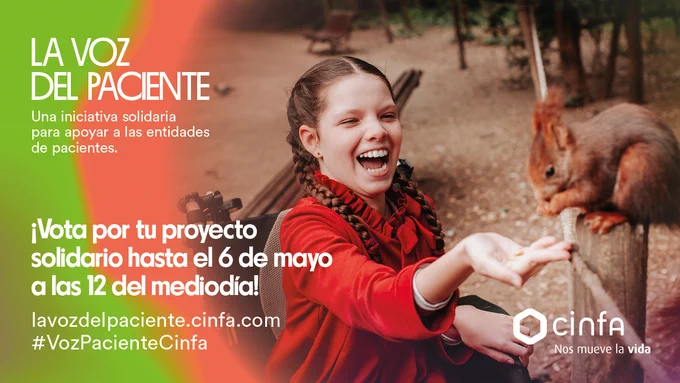 Imagen promocional de “La voz del paciente” de Cinfa. Una niña sonriente con trenzas da de comer a una ardilla en un parque. El texto invita a votar proyectos solidarios hasta el 6 de mayo a las 12:00. Incluye la web lavozdelpaciente.cinfa.com y el logotipo de Cinfa.