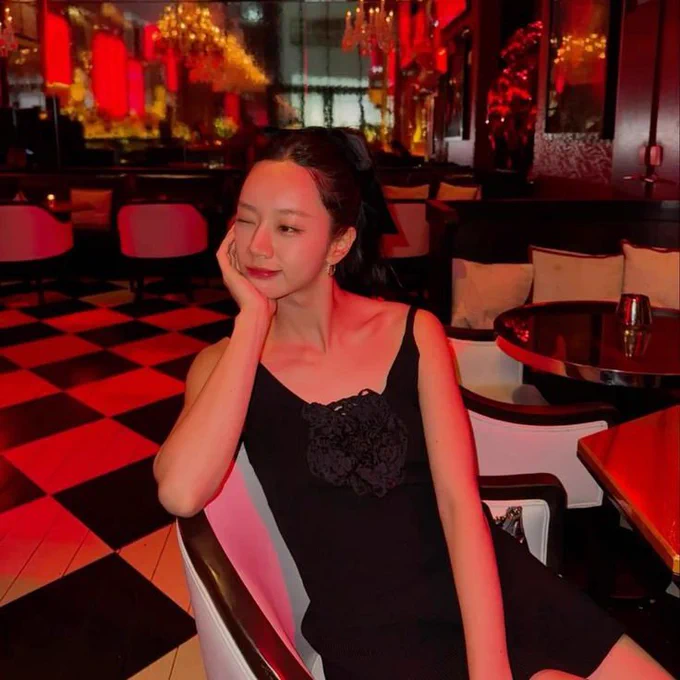 My sunshine, one only pretty sexy wife that gave me a title as Daddy of 3 cutie kids. You are the best at everything, literally EVERYTHING. I love you to the moon and never back (so I could keep it forever). 💜