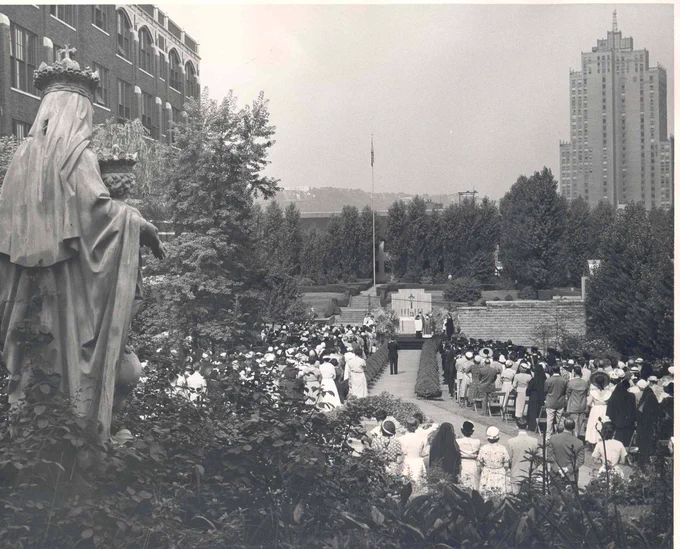 A photo of a Duquesne graduation in August 1952.
