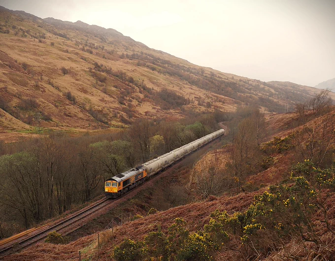 Tonight’s down Alcan climbing Glen Falloch headed by 66744, just before the next shower.

(04/16/26)