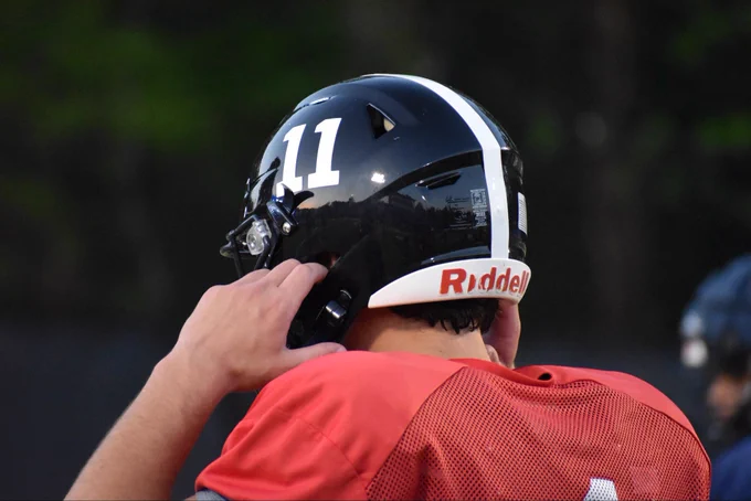 QB calling a play.