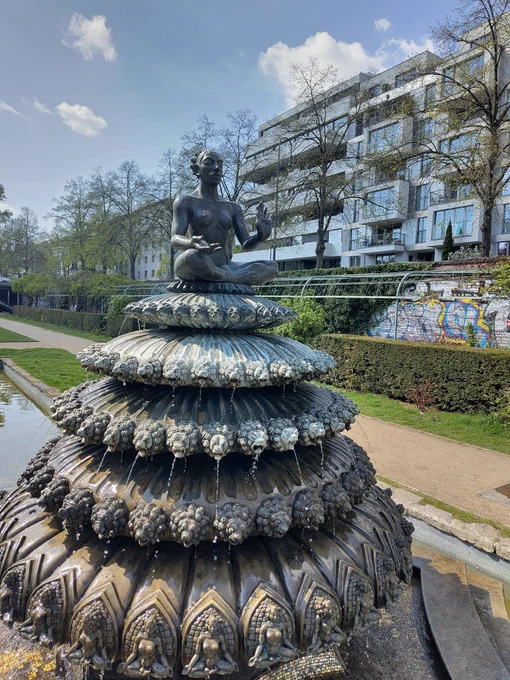 Der Indische Brunnen am Engelbecken.