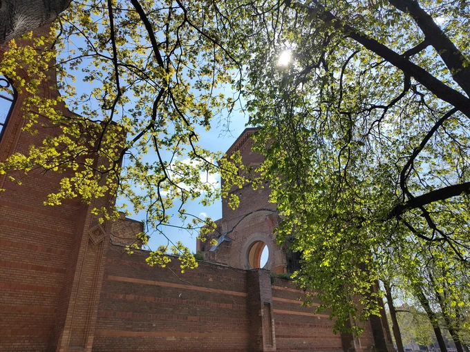 Seitenansicht der St.-Michael-Kirche