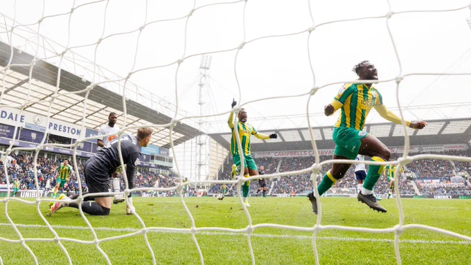 Daryl Dike scores against Preston North End.