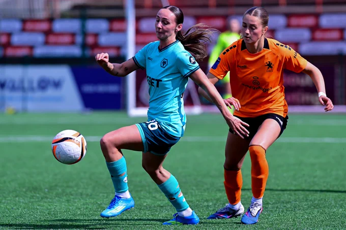 Wolves Women and Rugby Borough women battle it out on the pitch.
