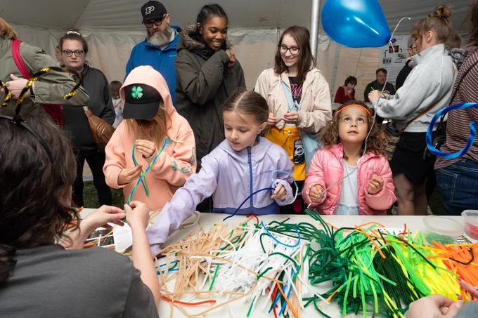 Kids making art