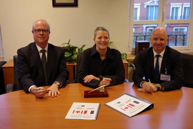 Marie-Anne Barbat-Layani, présidente de l'Autorité des marchés financiers (AMF France), Yves Ouellet, président-directeur général de l’AMF Québec, Grant Vingoe, chef de la direction de la CVMO