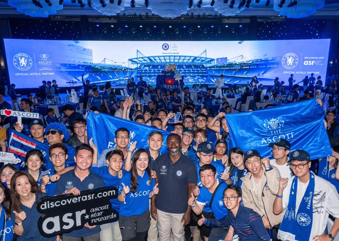 A football legend at a legendary venue: The Famous CFC
Hanoi concluded on 18 April 2026 with over 350 Chelsea
fans and ASR members gathering at the Ho Tay Ballroom at
Ascott Tay Ho Hanoi for A Night with the Blues. Chelsea
legend Jimmy Floyd Hasselbaink headlined an evening of fan
games, chants and a dinner prepared by the hotel’s culinary
team, making it a night that brought the spirit of Chelsea
Football Club alive in the heart of Hanoi.

Pictured in image: Chelsea legend Jimmy Floyd Hasselbaink
(centre) with Ms Tan Bee Leng (left), Ascott’s Chief
Commercial Officer, and dinner attendees.