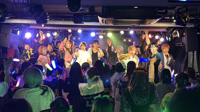 去年の生誕ぐらいからダンスの基礎レッスンを欠かす事なく出席して、1年を経てメキメキ上達したと思いました！ボイトレも積極的に受講してたし、正直ソロコンテンツはびっくりした！とても周りに気を使って優しい空気を纏ってるKだけど、ステージに向き合う炎はメラメラと燃えてたんだなと。今年の生誕祭で垣間見た彼に覚悟と凄みを感じました。一刻も早く彼が。はいばずが。世界に見つけて貰えますように！