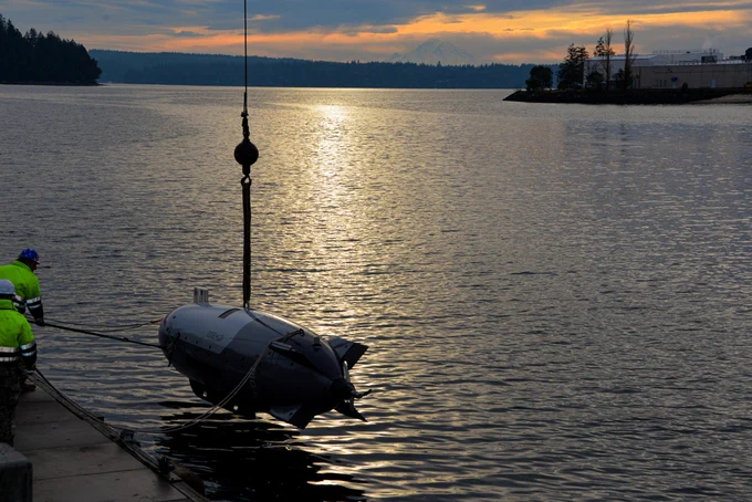 Sailors Train with Large Unmanned Undersea Vehicle