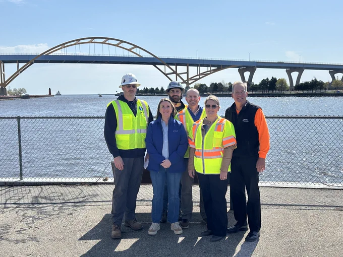 TODAY: @WisDOTsoutheast, @WTBAssociation members, and @LightTheHoan came together to put a spotlight on work zone safety. 

And tonight, that light will shine orange across the Hoan Bridge reminding everyone to slow down and pay attention. Every driver makes a difference