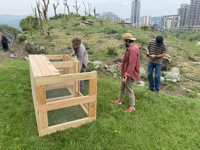 With support from the Czech Republic, UNDP brought hands-on environmental education directly into classrooms across Georgia. 10 educational institutions, 30 teachers, and 500 students created urban gardens and explored the basics of healthy soil and composting.
Photo: UNDP | NGO ‘Kona’