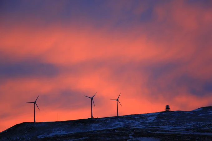 📷Ross Island Wind Farm, Photo by Tom Arnold ©Antarctica New Zealand Pictorial Collection 2010, K402 09/10.