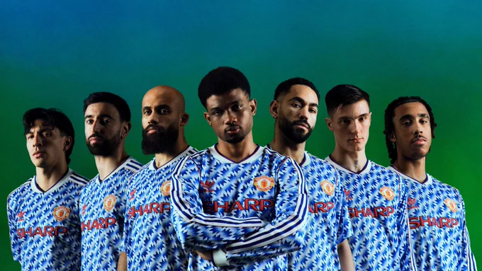 Lisandro Martinez, Bruno Fernandes, Bryan Mbeumo, Amad, Matheus Cunha, Benjamin Sesko and Leny Yoro pose in our new United x adidas Bringback 90/92 shirt.