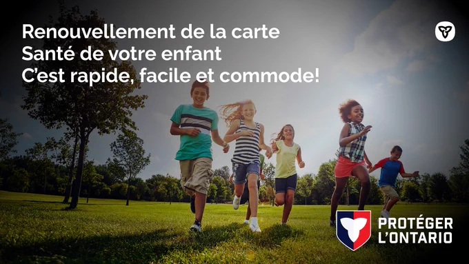 Texte de remplacement : Carte Santé d’un enfant avec une image d’enfants jouant en arrière-plan. Texte : Renouvellement en ligne de la carte Santé de votre enfant