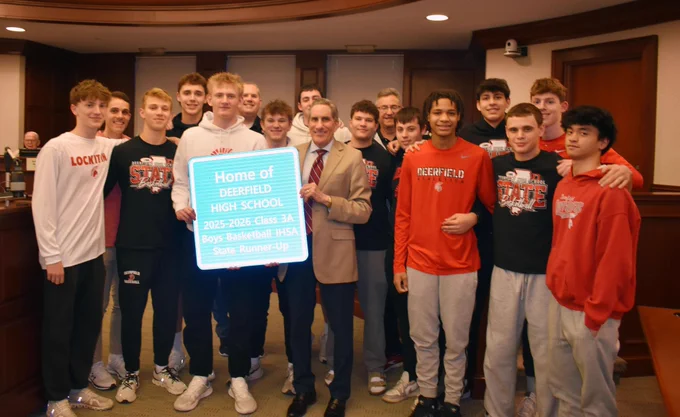 The Deerfield High School boys basketball team with Mayor Dan Shapiro