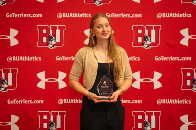 Hildur Gunnsteinsdóttir with her team award