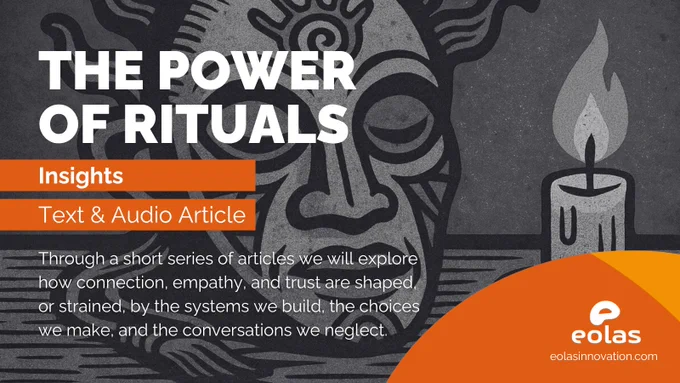 The power of rituals - insight / article material with a tribal mask in the background