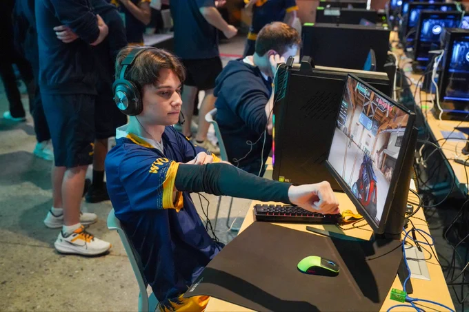 Leone preps for a Valorant match