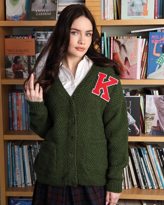 📍 Pattern: Jacinta Bowie @jacintabowietextiles
📍 Yarn: Baa Ram Ewe Coast @baarameweknits
📍 Model: Lucy Eglinton @lucyyeglinton @the.diversityagency
📍 Photography: Laurel Roach
📍 Stylist: Ellie Nightingale @ellienightingalemakeup